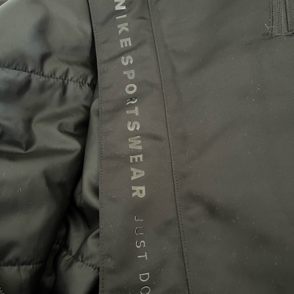 Nike Thermore Insulated Jacket - Picture 8 of 14